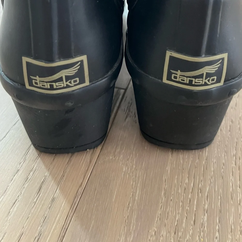 Dansko Women’s Black Winter Rubber Rain Boots sz 39 / 8.5